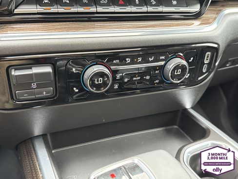 Used 2024 Chevrolet Silverado 1500 LT Trail Boss w/ Convenience Package II AWD/4WD image 23