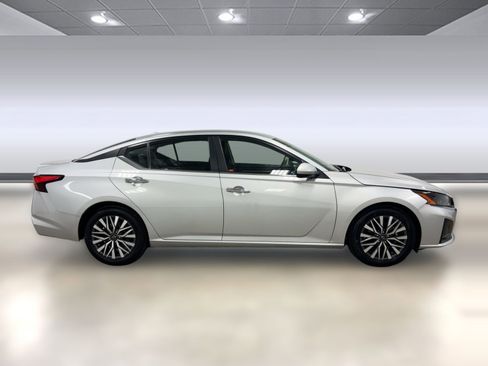 Used 2023 Nissan Altima 2.5 SV image 6