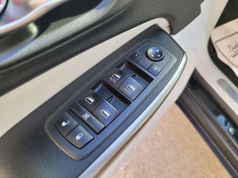 Used 2020 Jeep Cherokee Limited image 19