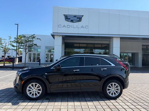Used 2023 Cadillac XT4 Luxury w/ Cold Weather Package FWD image 1