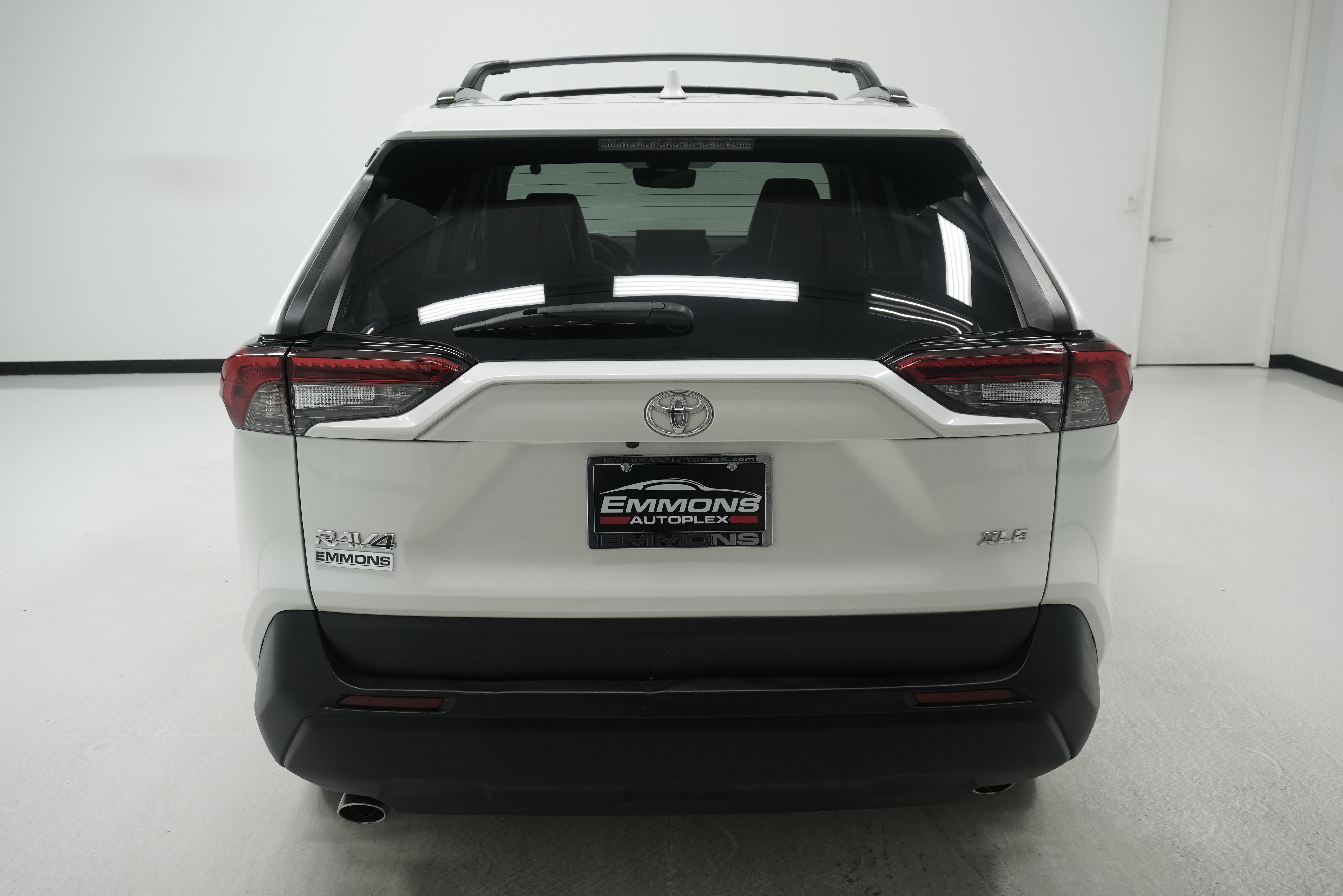 Used 2021 Toyota RAV4 XLE Premium FWD image 5