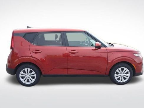 Used 2022 Kia Soul LX image 18