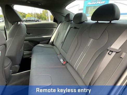 New 2025 Hyundai Elantra SEL FWD image 12