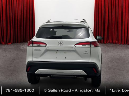 Certified 2022 Toyota Corolla Cross LE image 6