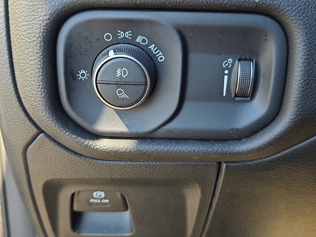 Used 2024 RAM 1500 Big Horn RWD image 33