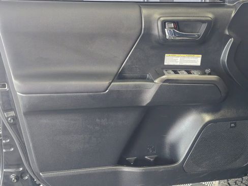 Used 2019 Toyota Tacoma TRD Off-Road image 40