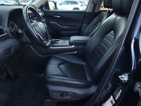 Certified 2023 Toyota Highlander XLE image 17