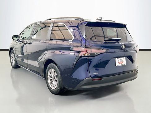 New 2026 Toyota Sienna XLE FWD image 6