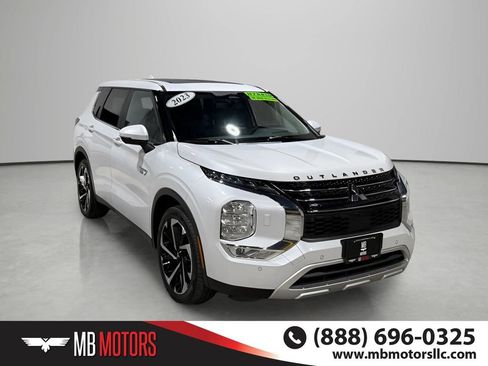 Used 2023 Mitsubishi Outlander SE AWD/4WD image 3
