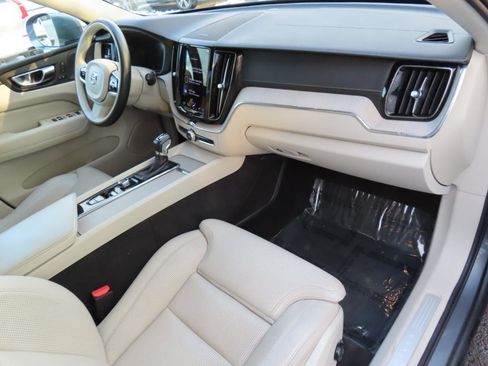 Used 2021 Volvo XC60 T5 Inscription w/ Climate Package image 18