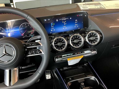 Used 2025 Mercedes-Benz GLA 250 4MATIC image 6