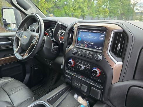 Used 2023 Chevrolet Silverado 3500 High Country image 11