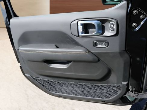 New 2026 Jeep Wrangler Unlimited Sahara AWD/4WD image 11