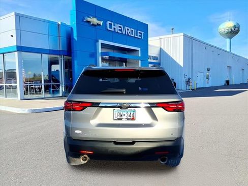 Used 2023 Chevrolet Traverse LT w/ Rear Camera Mirror Package image 4
