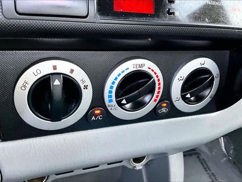 Used 2010 Toyota Tacoma 2WD Regular Cab image 33