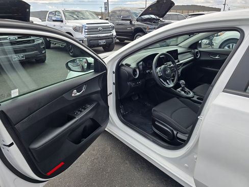 Used 2020 Kia Forte LXS FWD image 19