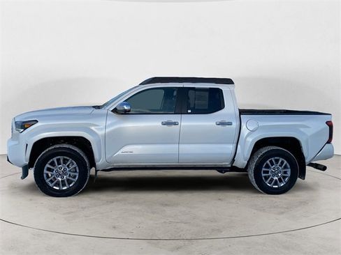 Used 2024 Toyota Tacoma Limited image 2