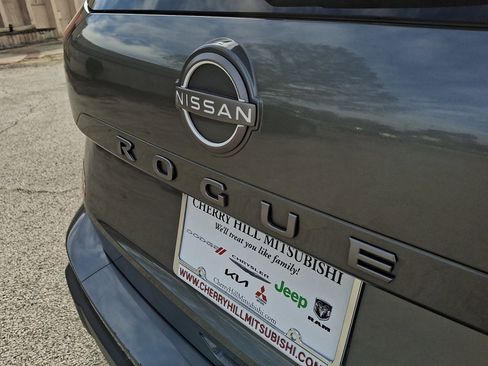Used 2024 Nissan Rogue S AWD/4WD image 17