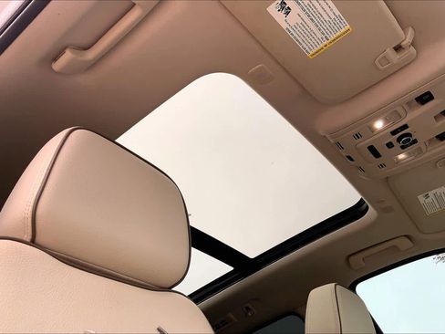 Used 2021 GMC Yukon XL Denali w/ Denali Premium Package image 13