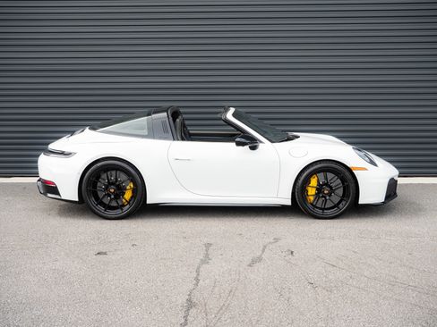 Certified 2026 Porsche 911 Targa 4 GTS AWD/4WD image 23