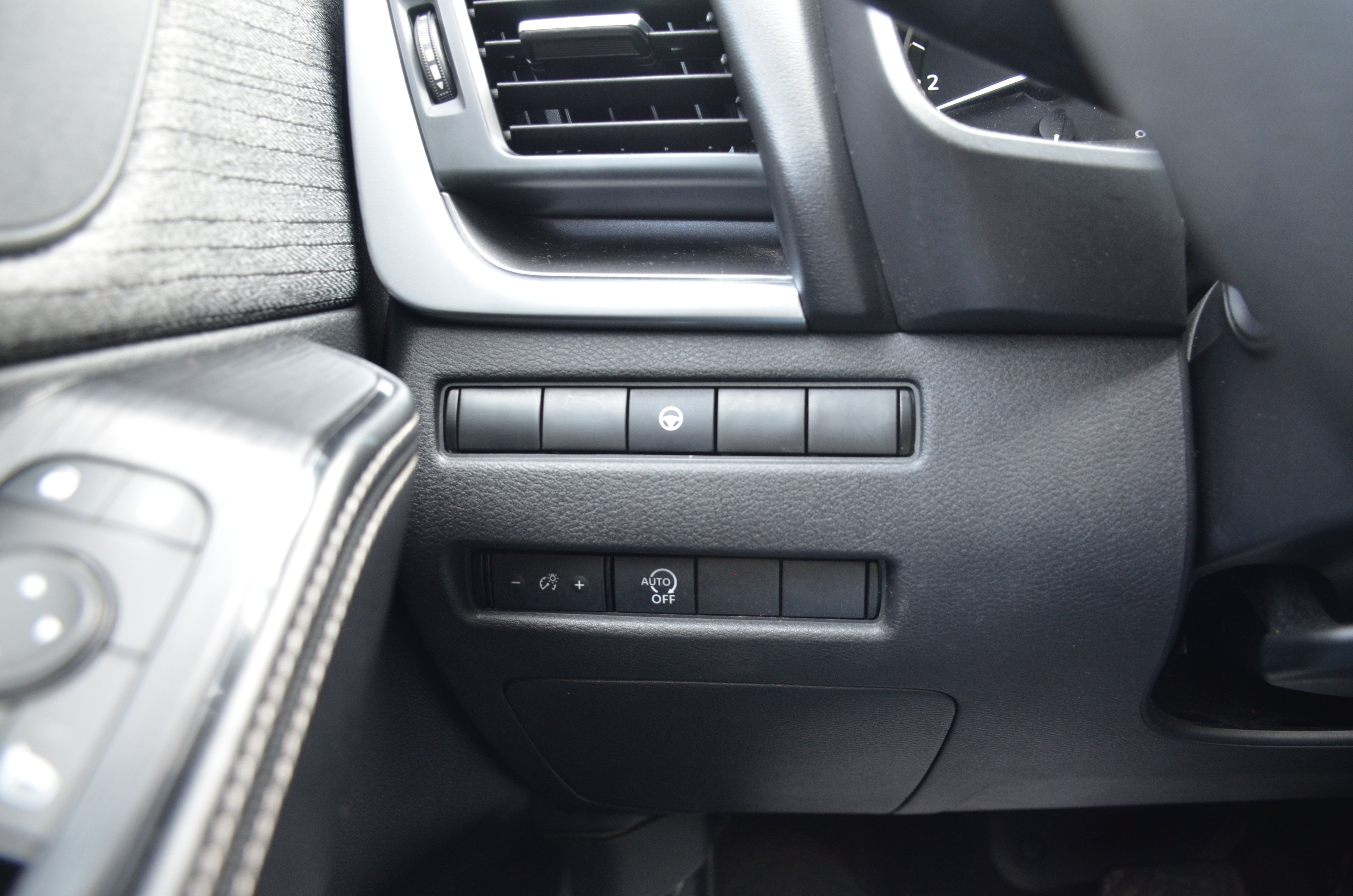 Used 2023 Nissan Rogue SV AWD/4WD image 47