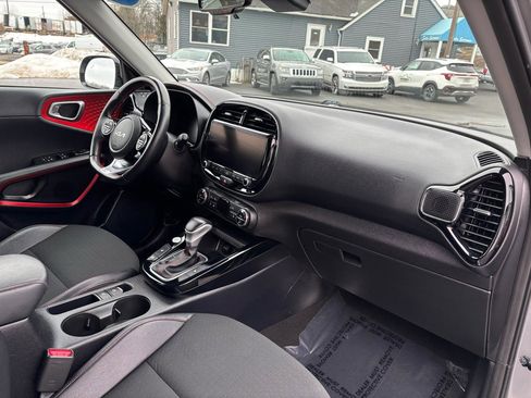 Used 2023 Kia Soul GT-Line w/ GT-Line Technology Package image 17