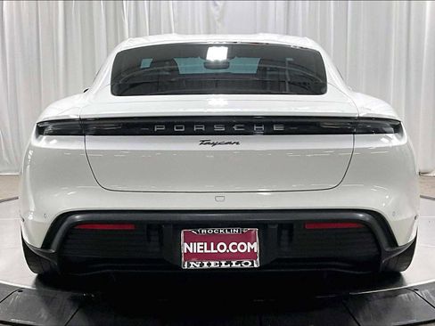 Used 2022 Porsche Taycan image 9