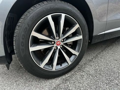 Used 2023 Jaguar F-PACE image 2