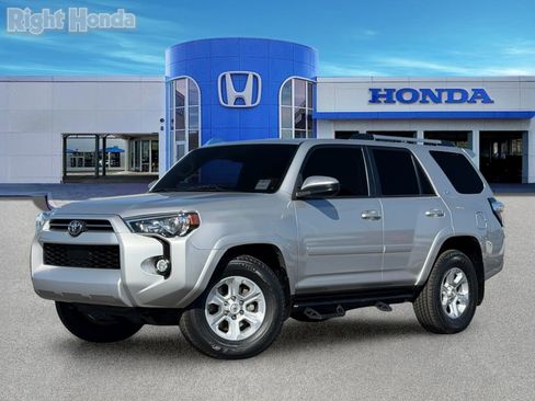 Used 2020 Toyota 4Runner SR5 RWD image 2