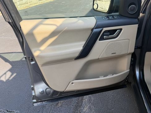 Used 2011 Land Rover LR2 HSE AWD/4WD image 27