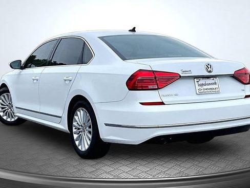 Used 2016 Volkswagen Passat 1.8T SE w/ Lighting Package FWD image 4