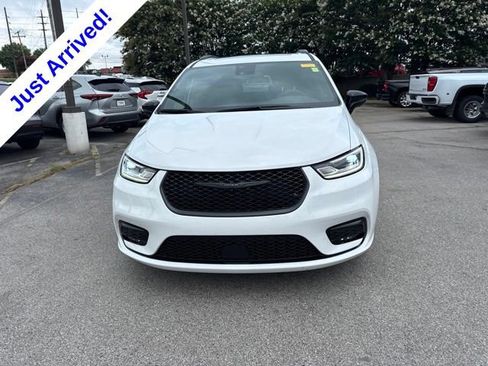 Used 2024 Chrysler Pacifica Touring-L w/ S Appearance Package FWD image 8