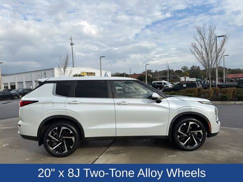 Used 2022 Mitsubishi Outlander SE image 11