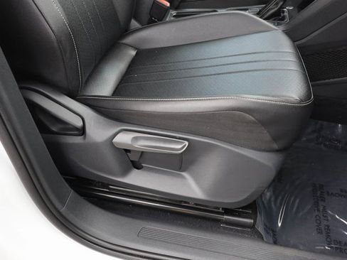 Used 2022 Volkswagen Tiguan SE image 44