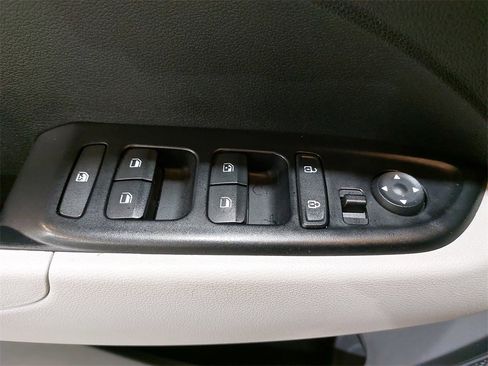 Used 2024 Hyundai Venue SEL image 26