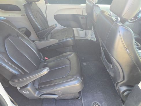 Used 2020 Chrysler Voyager Lxi image 24