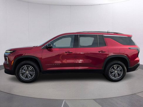 Certified 2025 Chevrolet Traverse LT FWD image 2