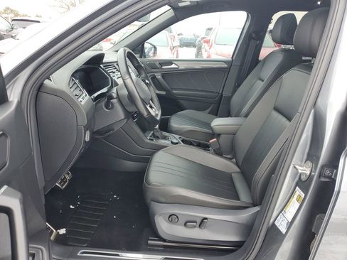 Used 2022 Volkswagen Tiguan SE R-Line image 12