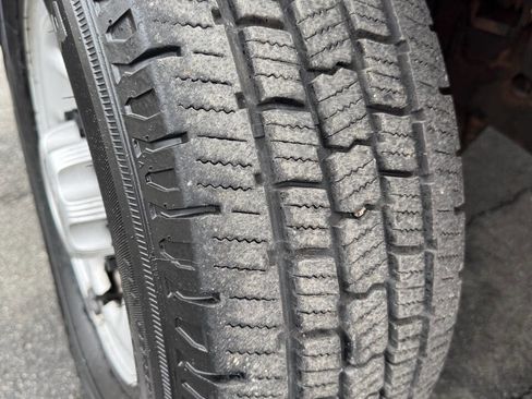 Used 2016 Chevrolet Express 2500 image 21