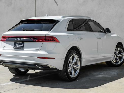 Used 2022 Audi Q8 Premium image 9