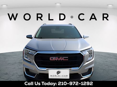 Used 2023 GMC Terrain SLE w/ Driver Convenience Package FWD image 2