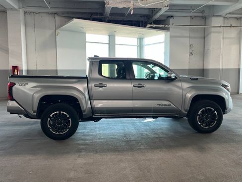 Used 2025 Toyota Tacoma TRD Sport AWD/4WD image 12