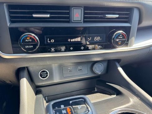 Used 2023 Nissan Rogue SV image 18