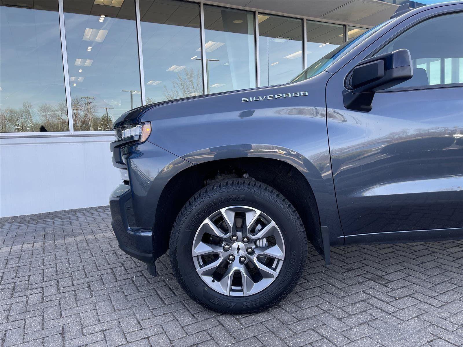 Used 2022 Chevrolet Silverado 1500 RST w/ LPO, Blackout Package AWD/4WD image 9