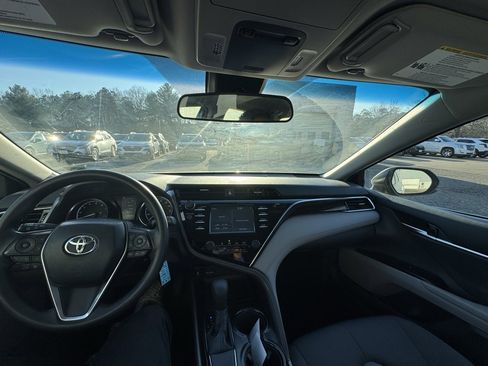 Used 2018 Toyota Camry LE image 17