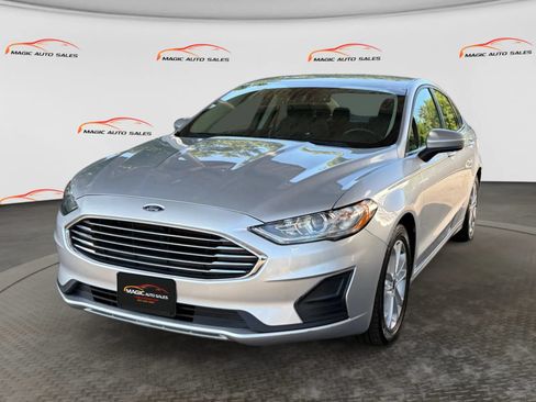 Used 2019 Ford Fusion SE FWD image 1