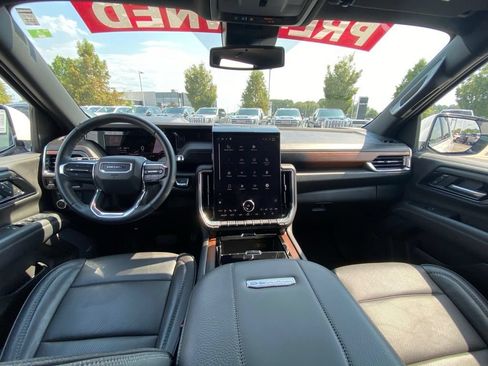 Used 2025 GMC Yukon XL Denali AWD/4WD image 28