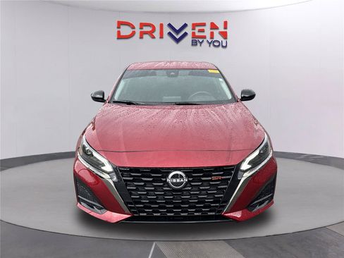 Used 2025 Nissan Altima 2.5 SR FWD image 9
