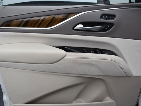 Used 2022 Cadillac Escalade ESV Premium Luxury Platinum w/ Heavy-Duty Trailer Package image 11