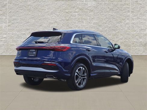 Certified 2025 Audi Q5 Premium w/ Convenience Package AWD/4WD image 7